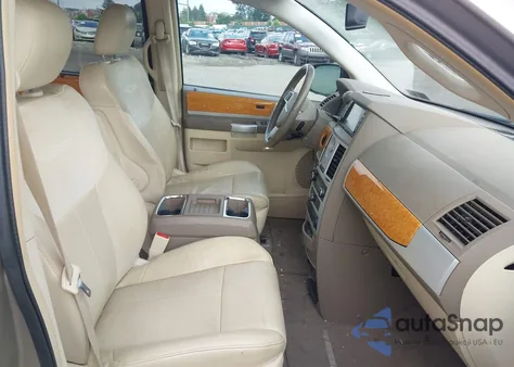 2008 Chrysler Town & Country Limited from USA, damaged, VIN 2A8HR64XX8R691809